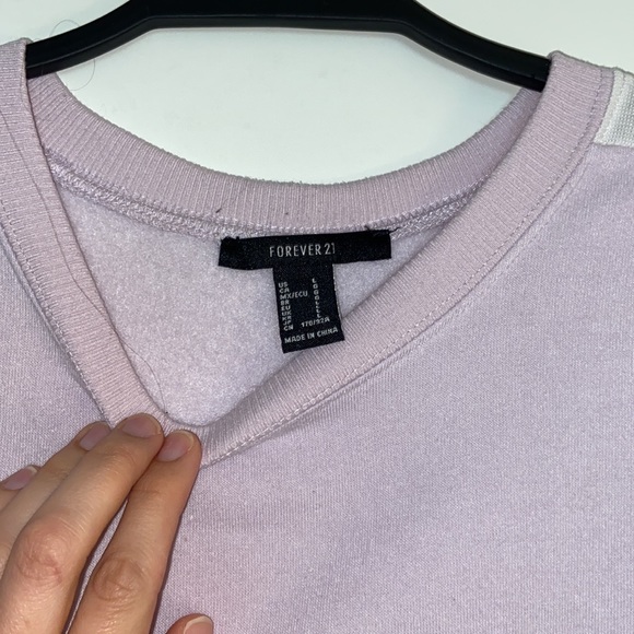💋2 for $15💋pastel purple cropped crewneck - Picture 2 of 3
